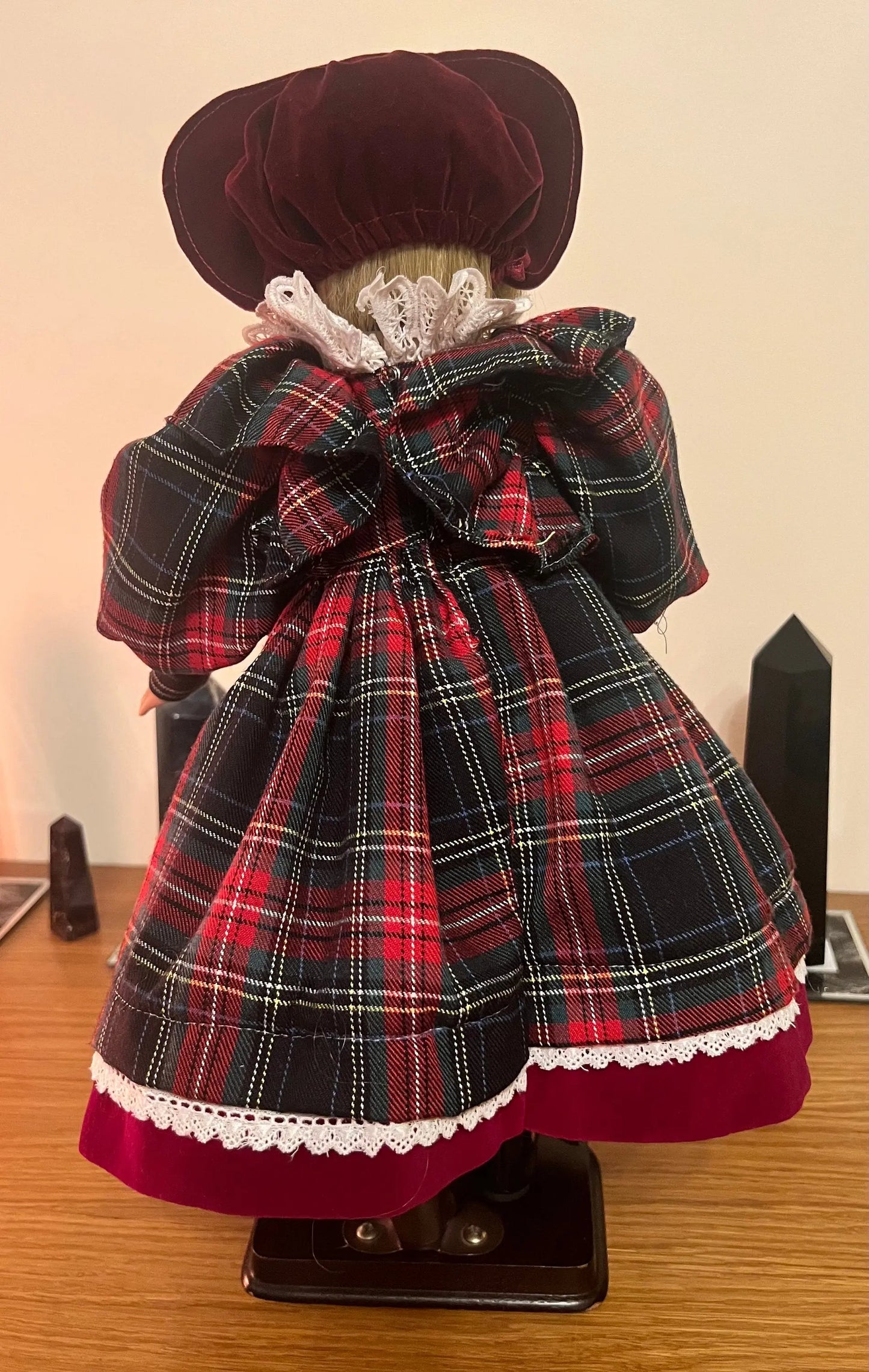 Haunted Vintage Porcelain Doll - Young girl, neutral spirit - Leonardo Collection - Pristine condition, with a stand, 45 cm/18 inches tall - My Store