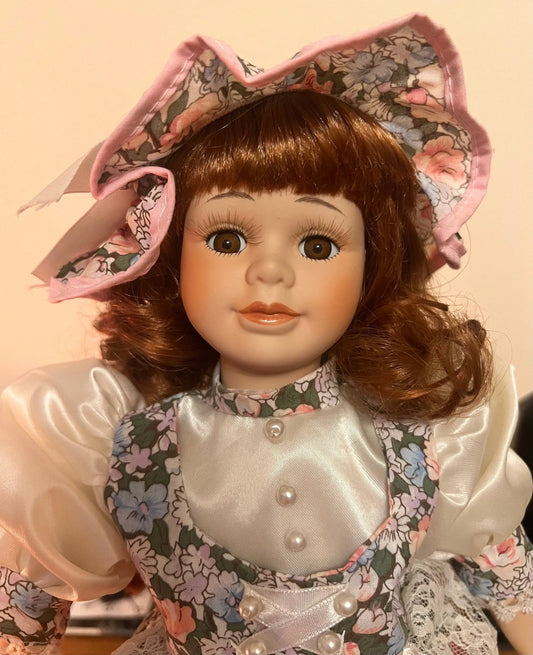 Haunted Vintage Porcelain Doll - Female positive spirit - Leonardo Collection - Pristine condition, comes with a stand, 42 cm/16 inches tall - My Store
