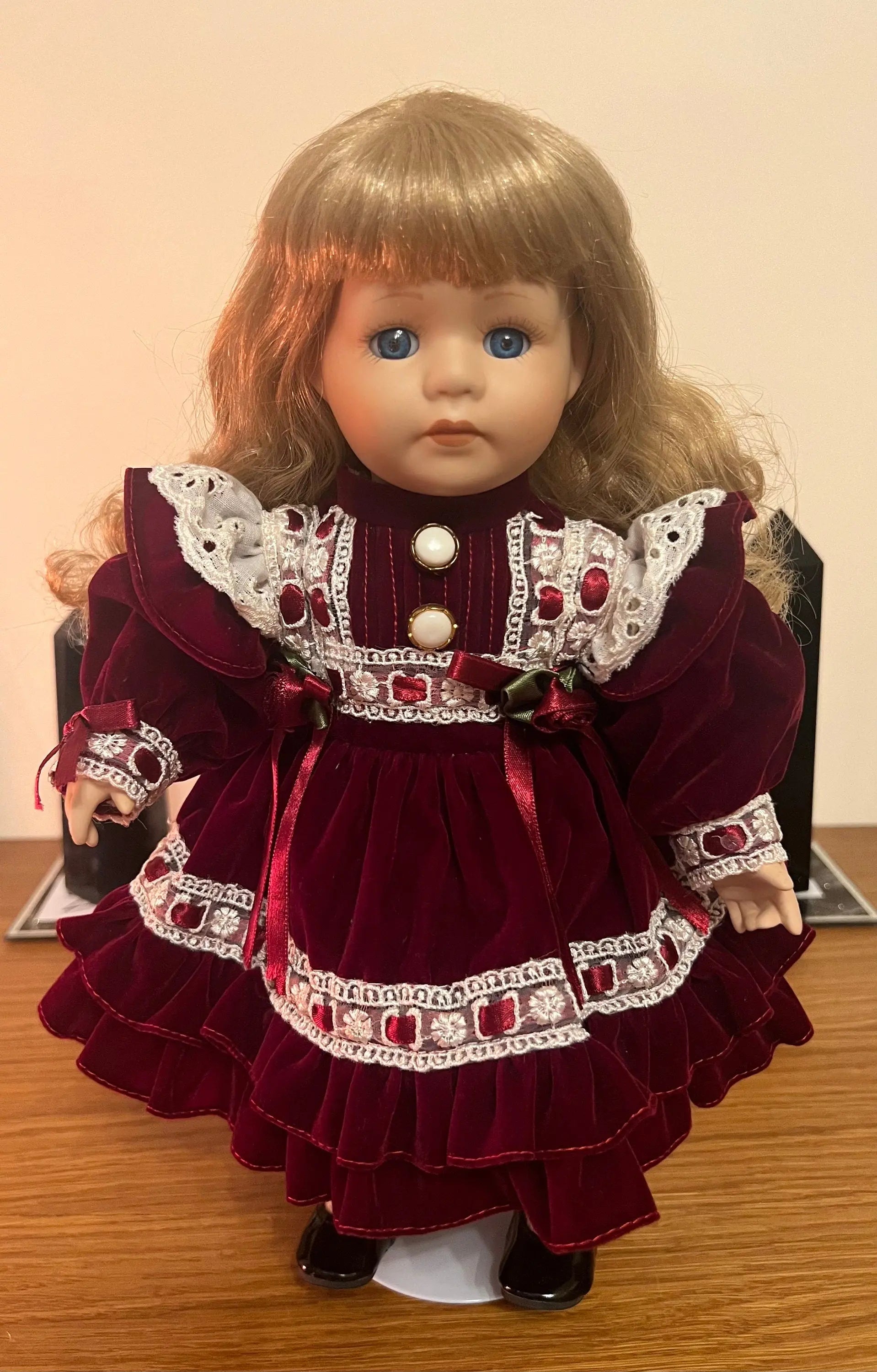 Haunted Vintage Porcelain Doll - Female Succubus spirit - Pristine condition, comes with a stand, 33 cm/13 inches tall - My Store