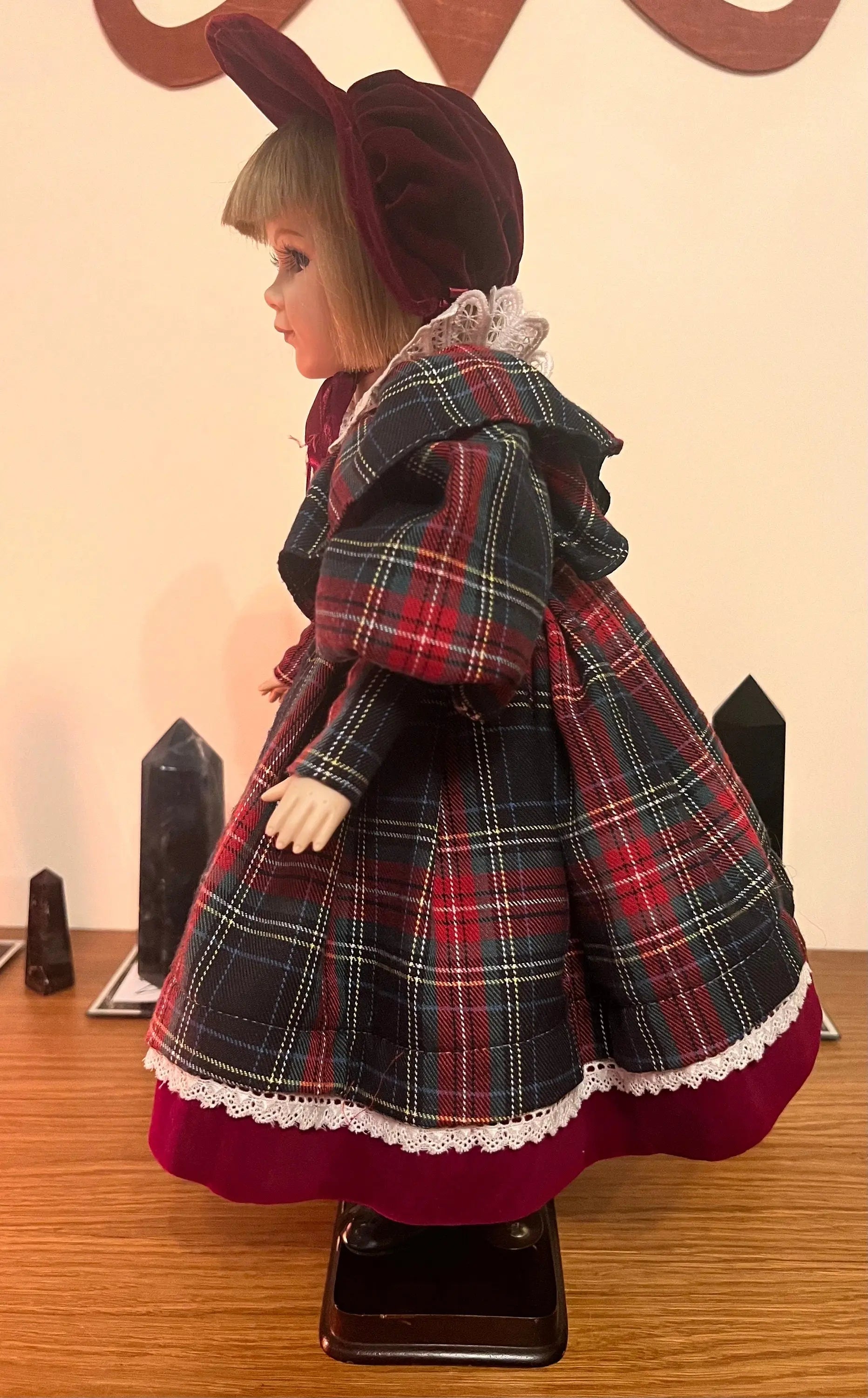Haunted Vintage Porcelain Doll - Young girl, neutral spirit - Leonardo Collection - Pristine condition, with a stand, 45 cm/18 inches tall - My Store
