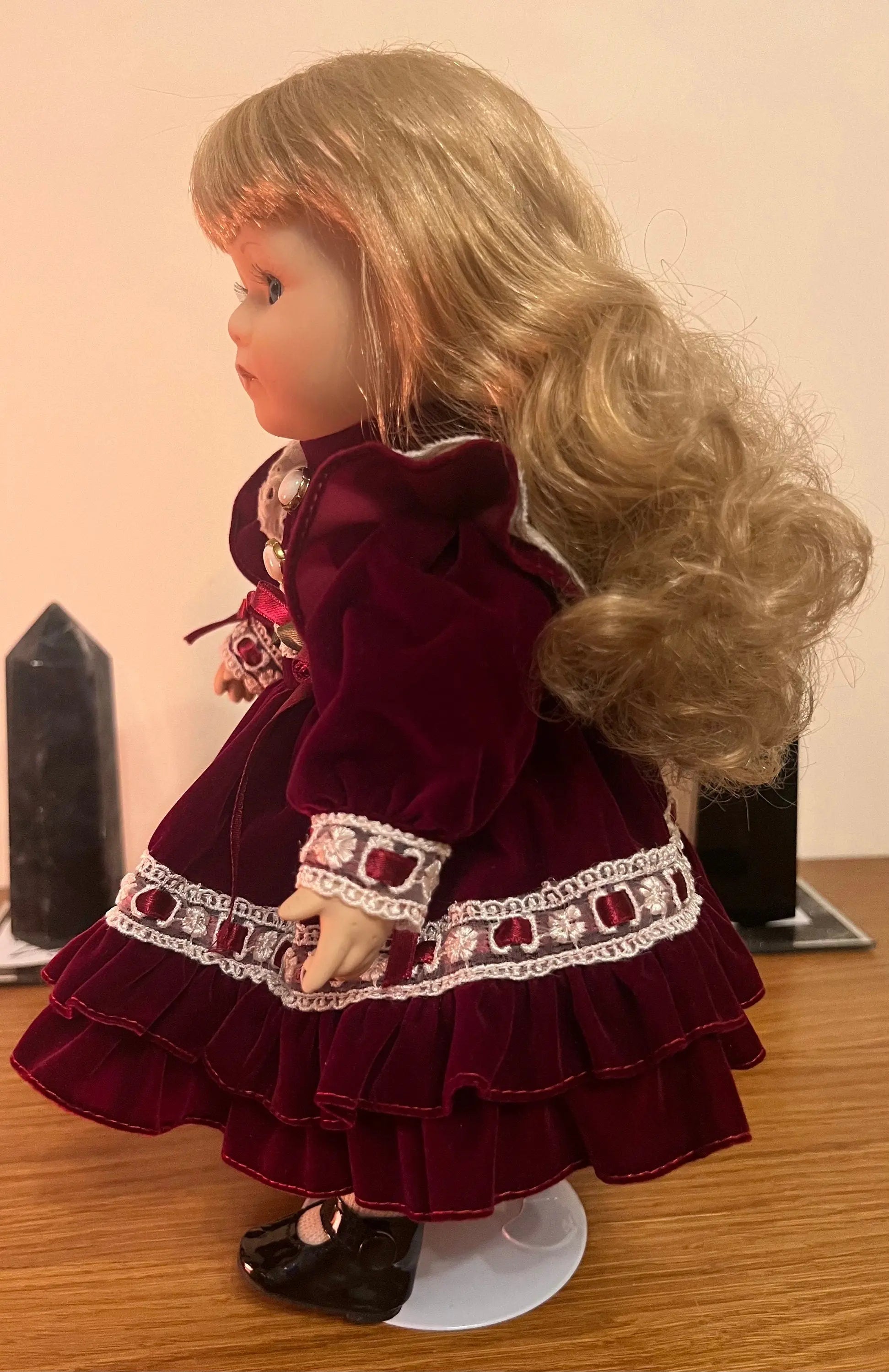 Haunted Vintage Porcelain Doll - Female Succubus spirit - Pristine condition, comes with a stand, 33 cm/13 inches tall - My Store